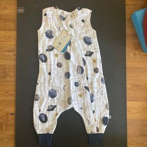 Little Unicorn muslin romper xl (27-30lbs)